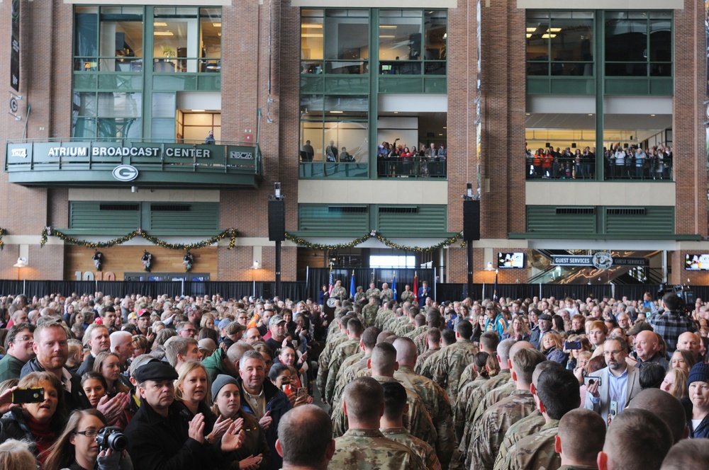 Lambeau Field sendoff for Afghanistan-bound Wisconsin Guard Soldiers