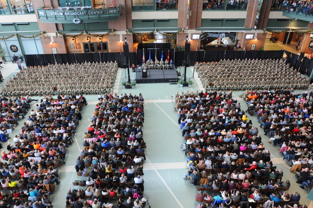 Lambeau Field sendoff for Afghanistan-bound Wisconsin Guard Soldiers