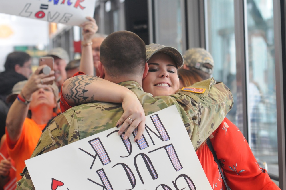 Lambeau Field sendoff for Afghanistan-bound Wisconsin Guard Soldiers