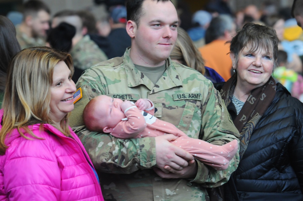 Lambeau Field sendoff for Afghanistan-bound Wisconsin Guard Soldiers