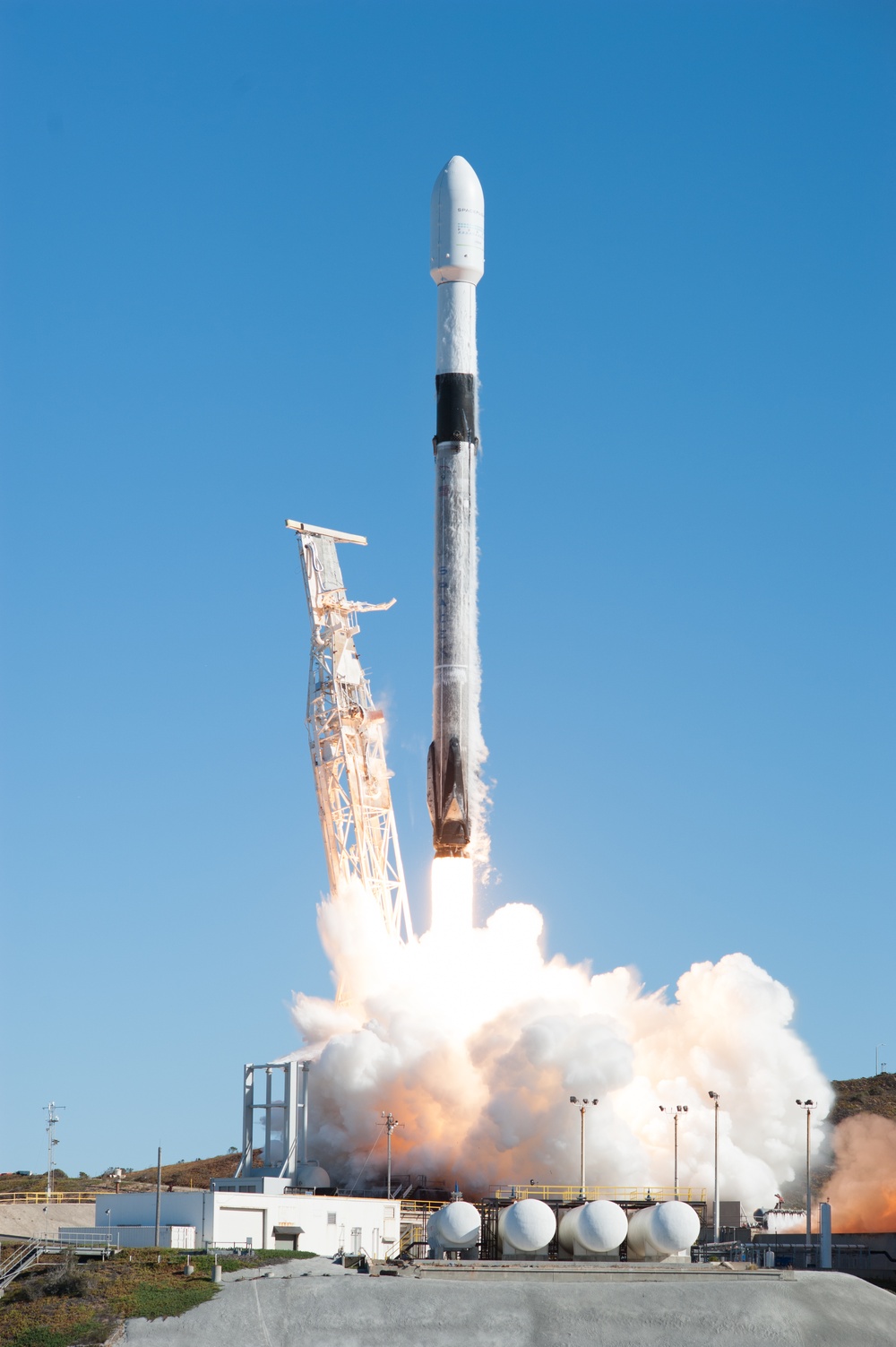DVIDS Images SpaceX Falcon 9 SSOA launches from Vandenberg [Image
