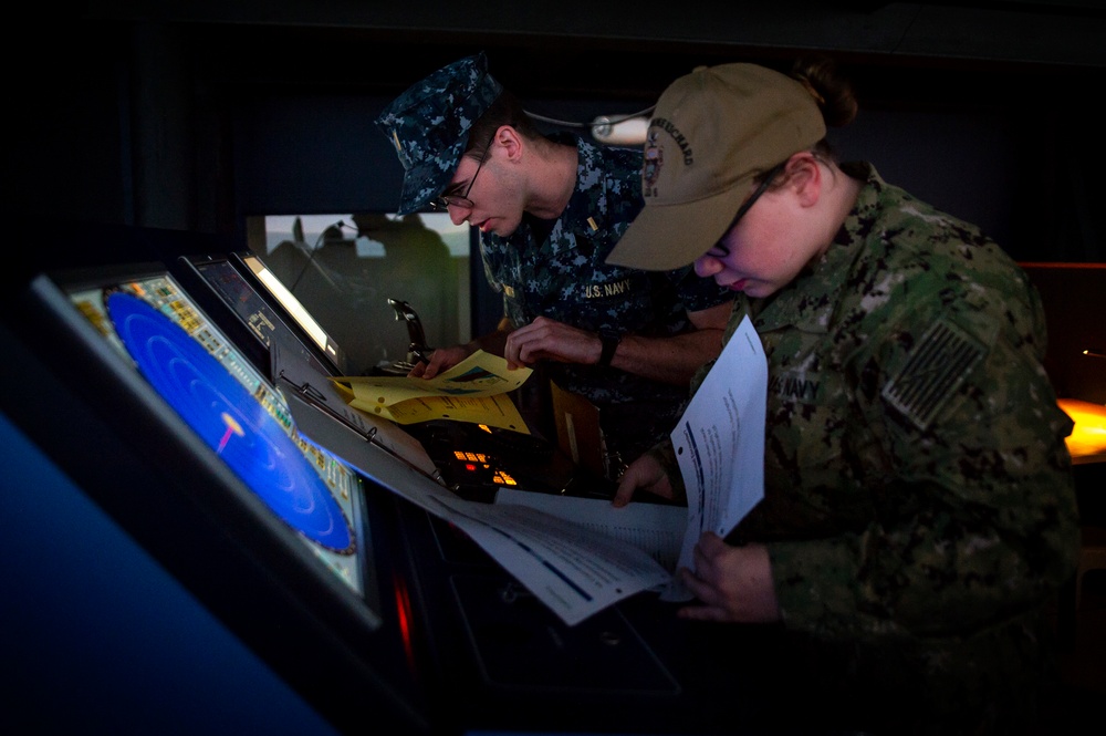 USS Bonhomme Richard Sailors train at Navigation, Seamanship and Shiphandling Trainer (NSST), Naval Base San Diego.