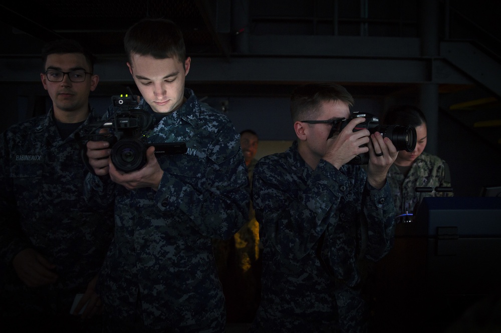 USS Bonhomme Richard Sailors train at Navigation, Seamanship and Shiphandling Trainer (NSST), Naval Base San Diego.