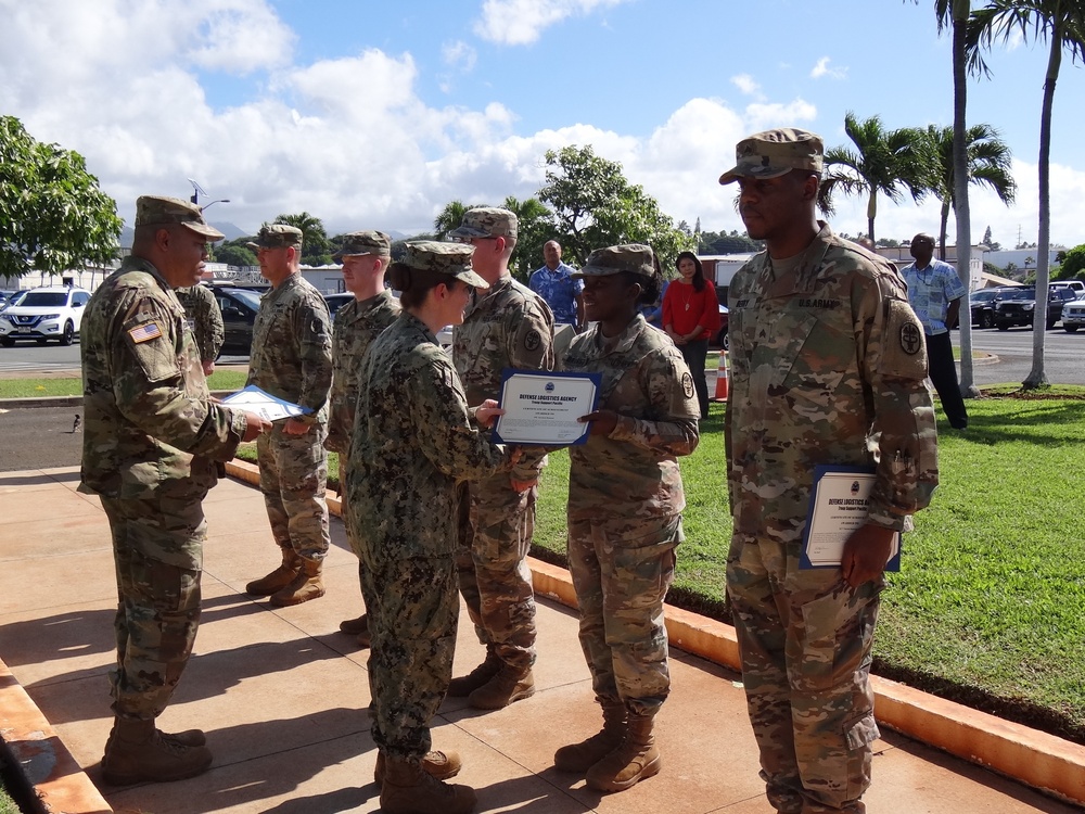 Troop Support Pacific commander awards soldiers for maritime exercise contributions