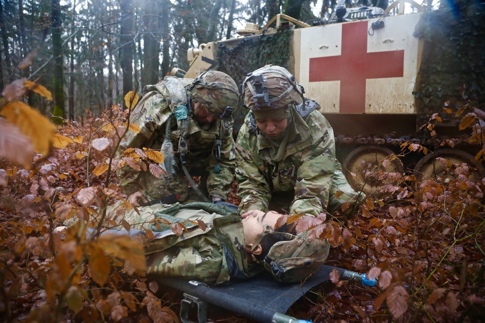 1/7 CAV Medics Render First Aid as Part of the Ironhorse First Team During Combined Resolve XI
