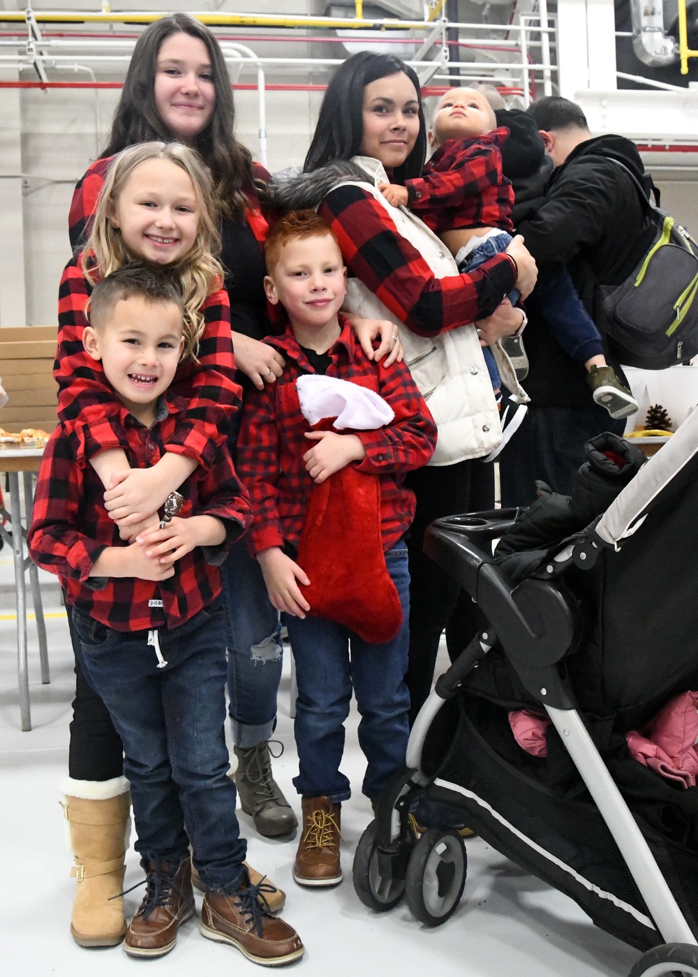 104th Fighter Wing families gather at children's holiday party