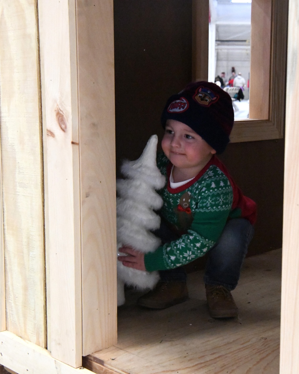 104th Fighter Wing families gather at children's holiday party