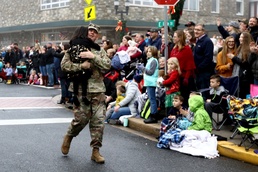 20th CBRNE Soldiers bring smiles to young and not-so-young during Christmas Parade