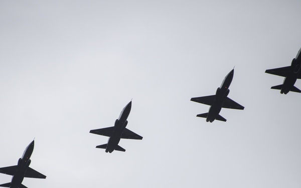 Tyndall T-38 Talons touchdown