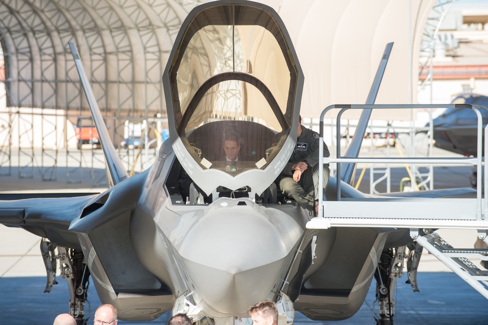 U.K.’s Secretary of State for Defence visits countrymen at Edwards