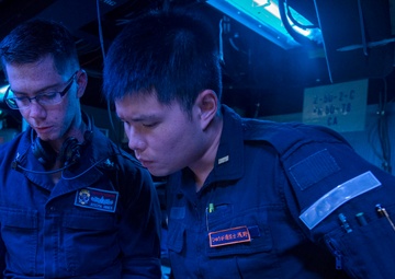 USS Benfold hosts JMSDF Sailors