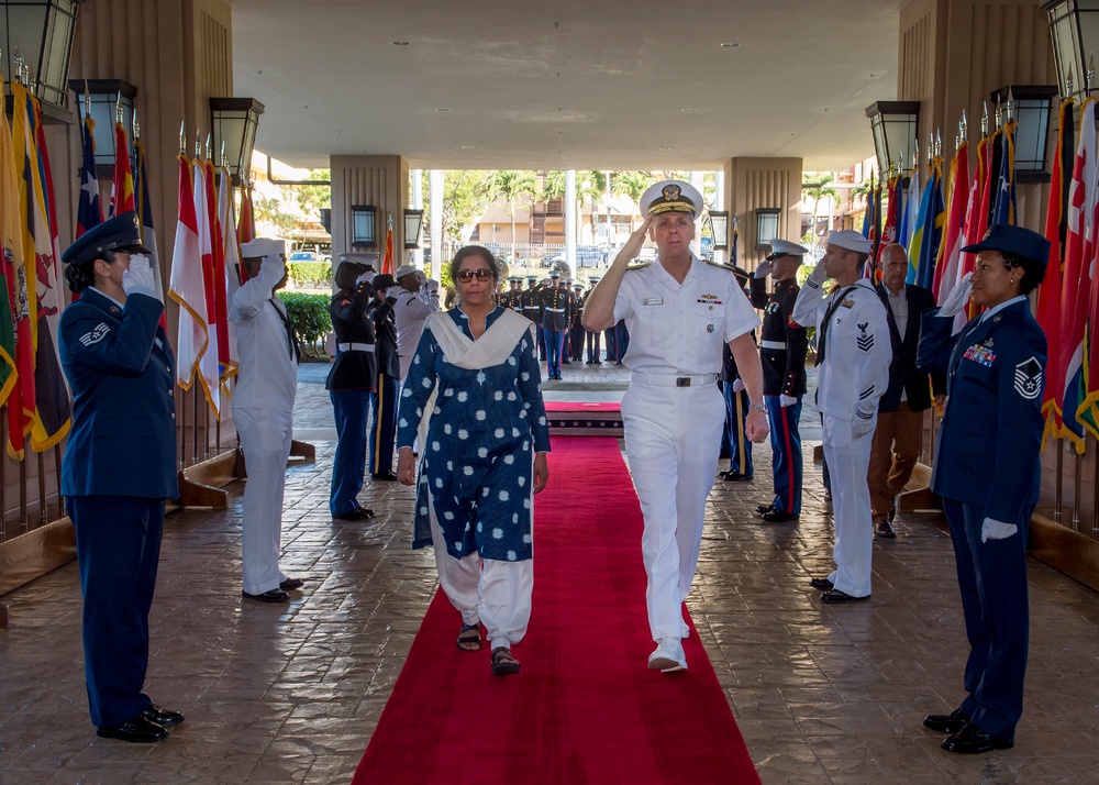 India's Minister of Defense Visits USINDOPACOM