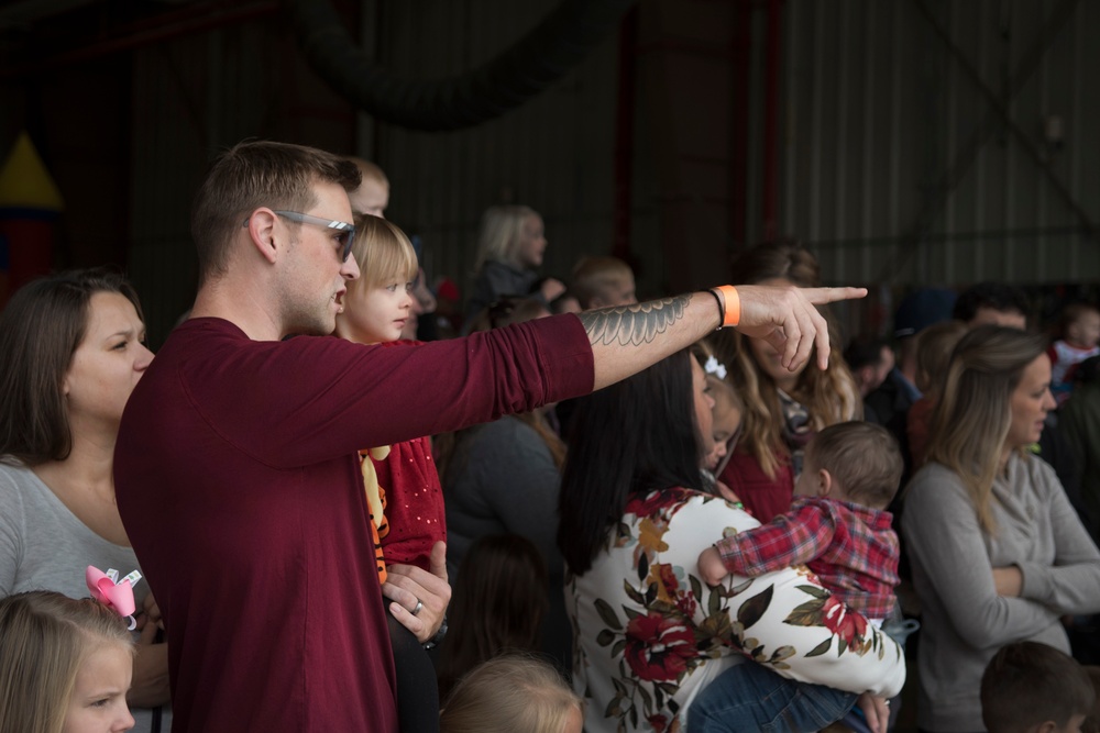 4th FSS hosts Children’s Holiday Party