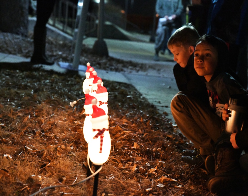 Ellsworth tree lighting glows with holiday spirit