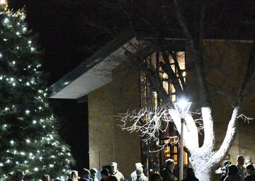 Ellsworth tree lighting glows with holiday spirit