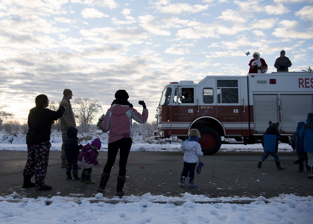 Holiday Parade/Tree Lighting/Gunfighter Glow
