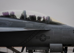 Pilots Depart Fort Worth for Bush Memorial Flyover