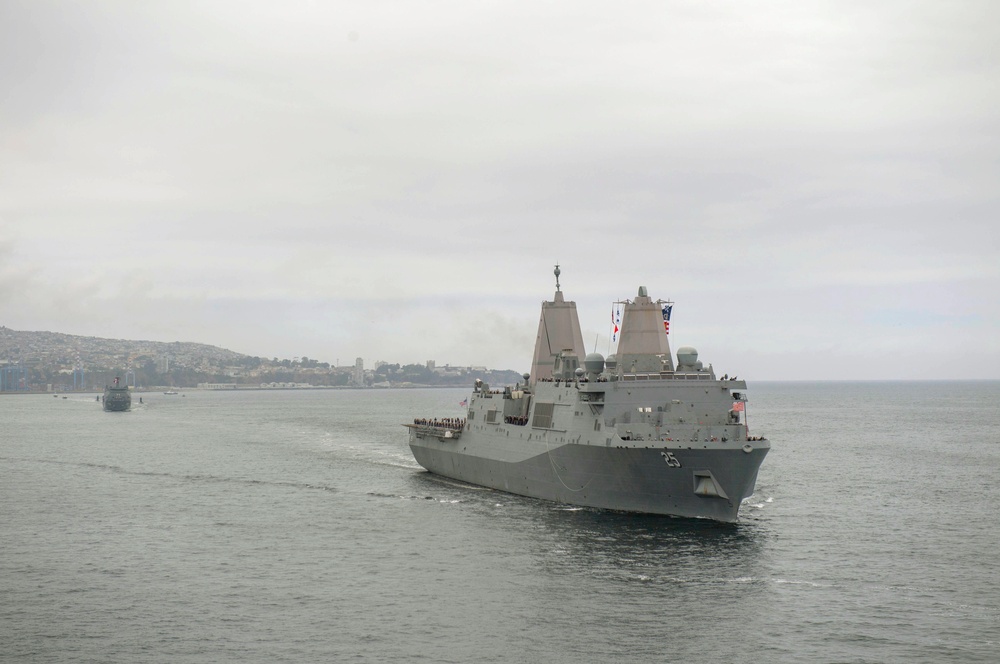 USS Somerset Participates in a Parade of Ships