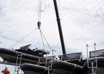 USS Green Bay loads USCG boats