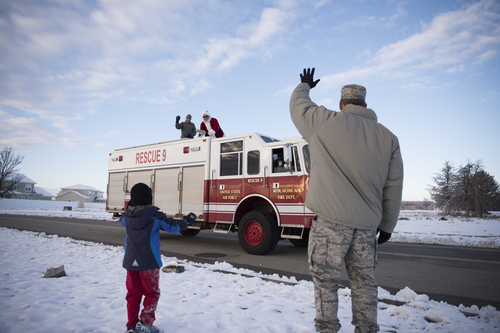 Holiday Parade/Tree Lighting/Gunfighter Glow