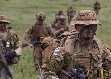 US, British Paratroopers Train to Patrol, React to Contact