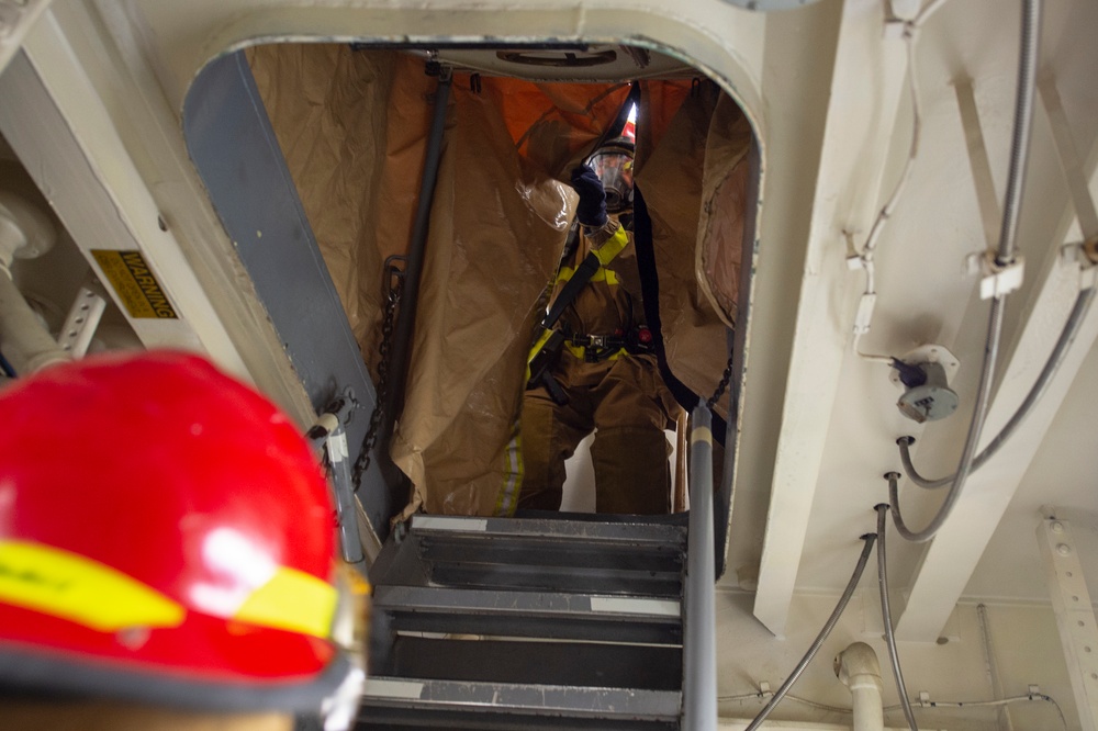 DVIDS - Images - Damage Control Drill [Image 6 of 12]