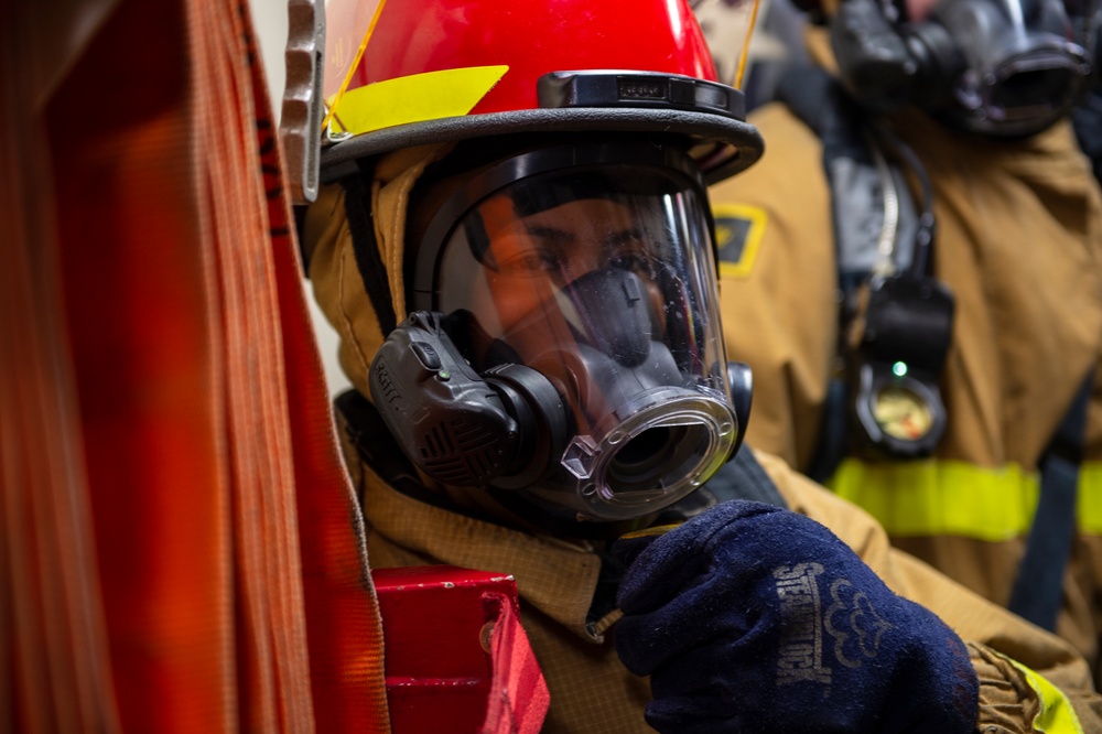 DVIDS - Images - Damage Control Drill [Image 9 of 12]