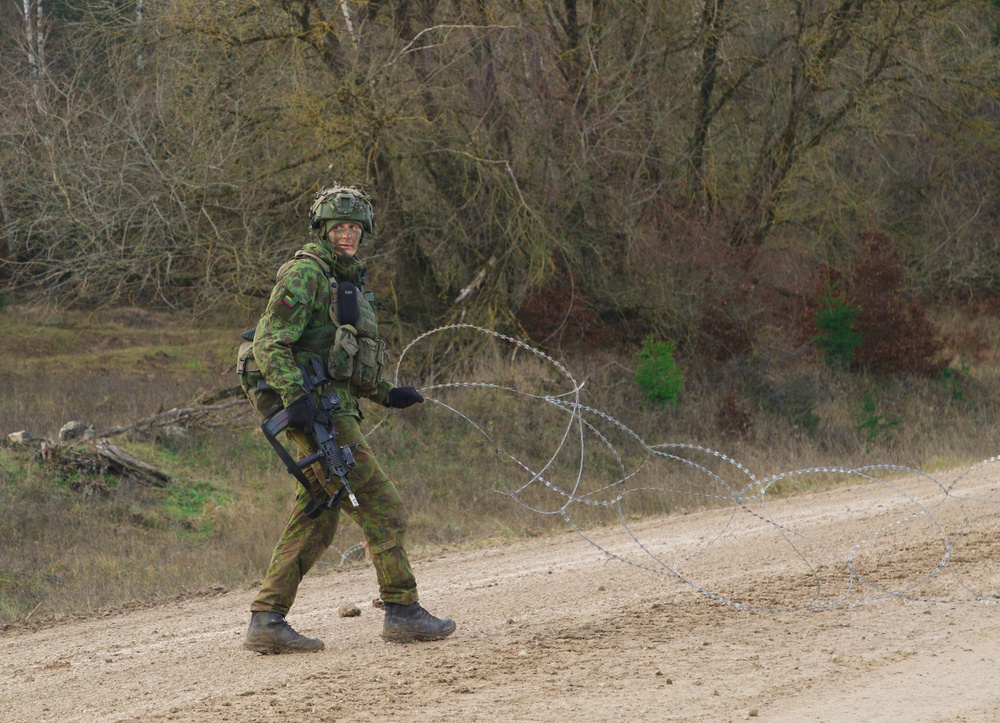 Lithuanian armed forces defend during Combined Resolve XI