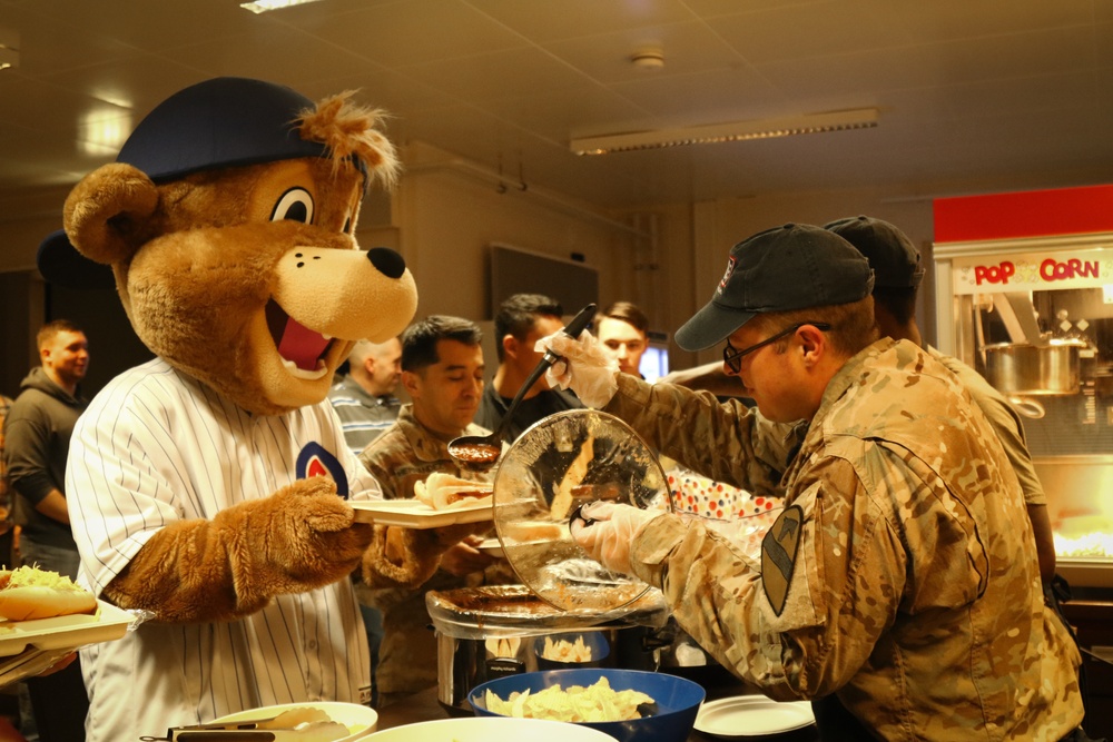 U.S. Soldiers meet Chicago Cubs mascot