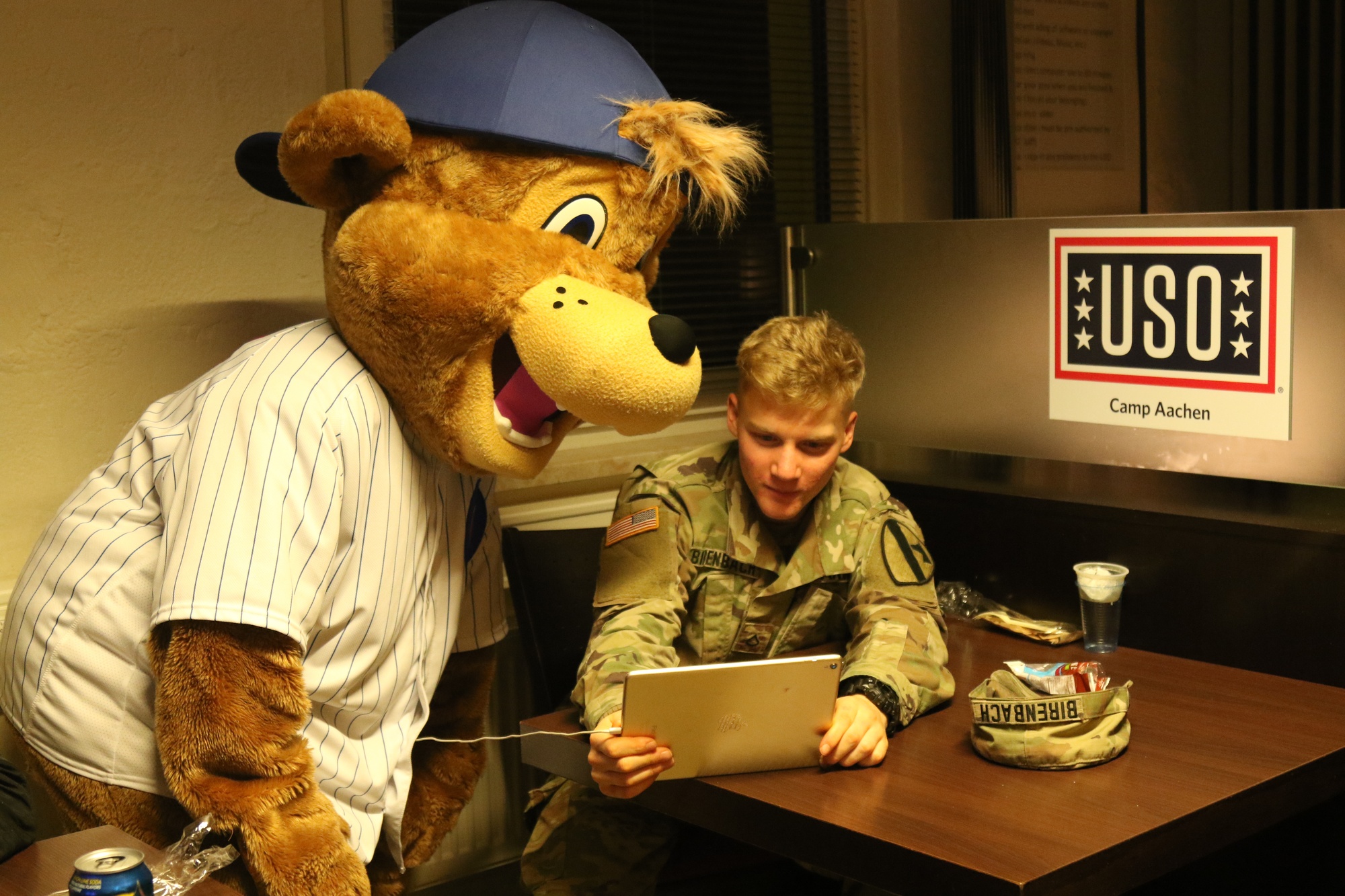 DVIDS - Images - US Soldiers meet Chicago Cubs mascot at Camp