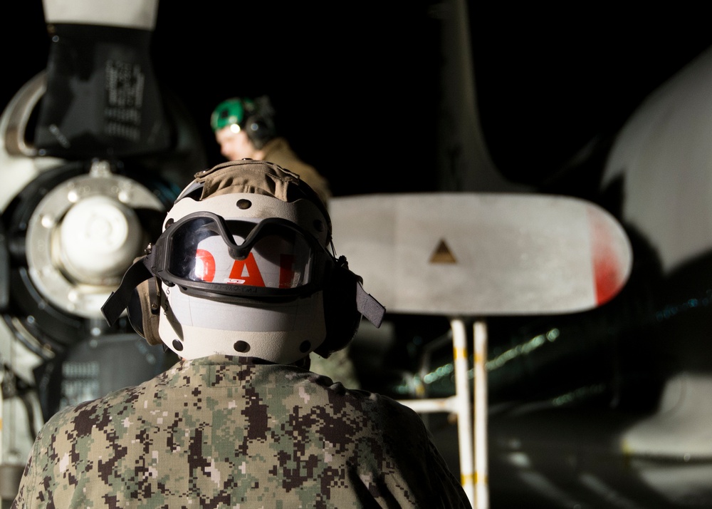 VP-46 crew installs P-3 engine