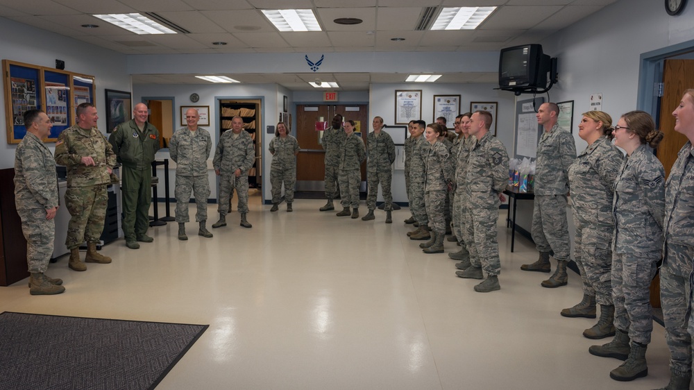 Illinois Adjutant General meets with 182nd Medical Group