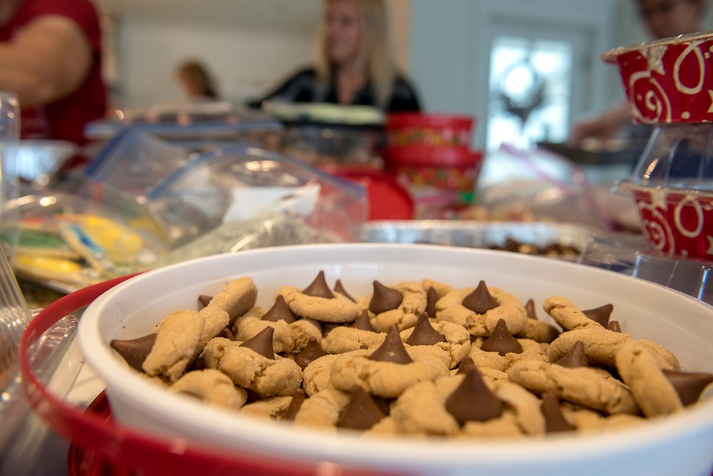 Spouses club prepares to bring holiday cheer to Tyndall Airmen