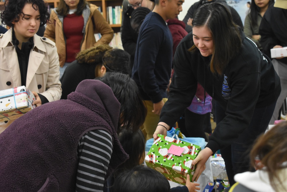 Amphibious Force 7th Fleet Sailors visit children's home