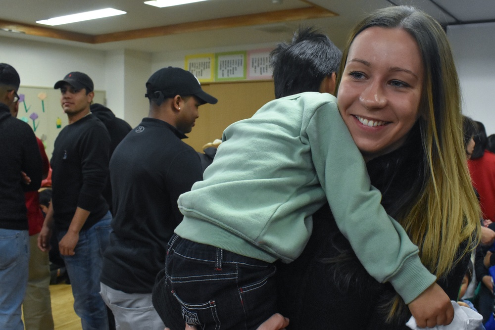 Amphibious Force 7th Fleet Sailors visit children's home