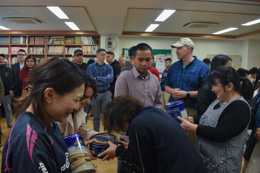 Amphibious Force 7th Fleet Sailors visit children's home