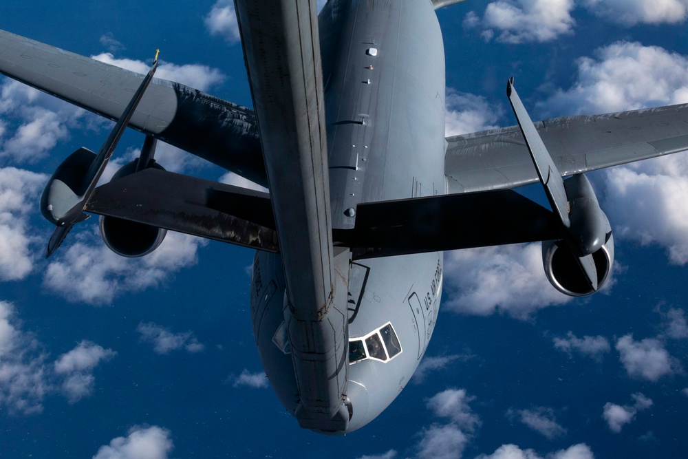 KC-10 departs