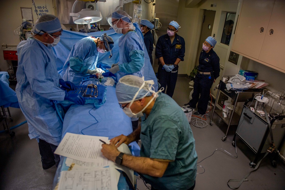 Medical Team Aboard USS Somerset Performs Surgery while Underway