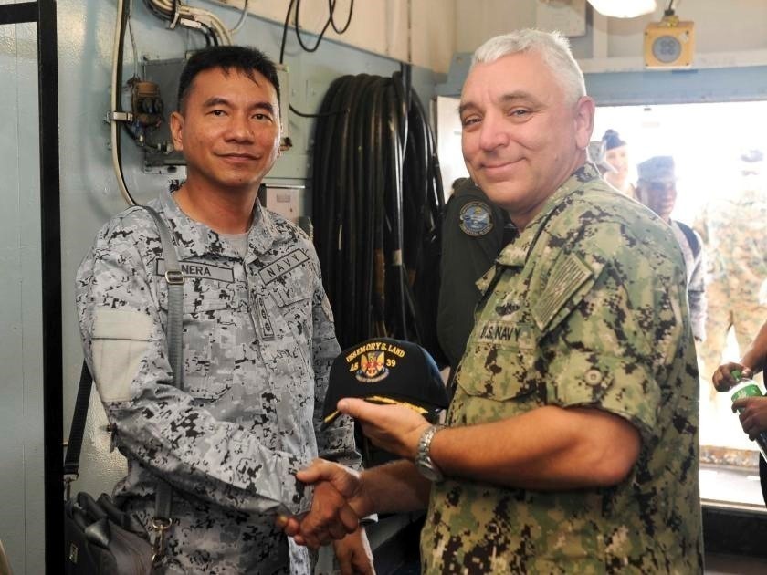 Emory S. Land host Philippine delegates aboard ship during port visit