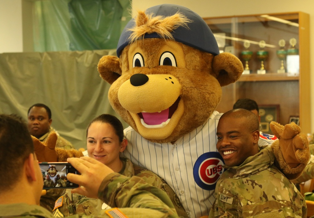 U.S. Soldiers meet Chicago Cubs mascot