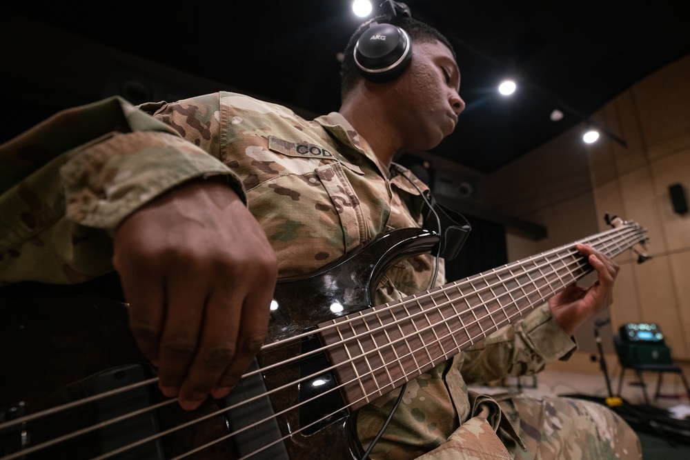 PRIDE OF THE EAGLE: 101st Big 5 Rock band pays tribute to Gold Star Families