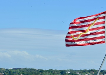 USS Greeneville passes by USS Emory S. Land