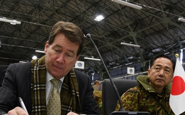 United States Ambassador visits U.S. and Japanese military personnel at bilateral exercise