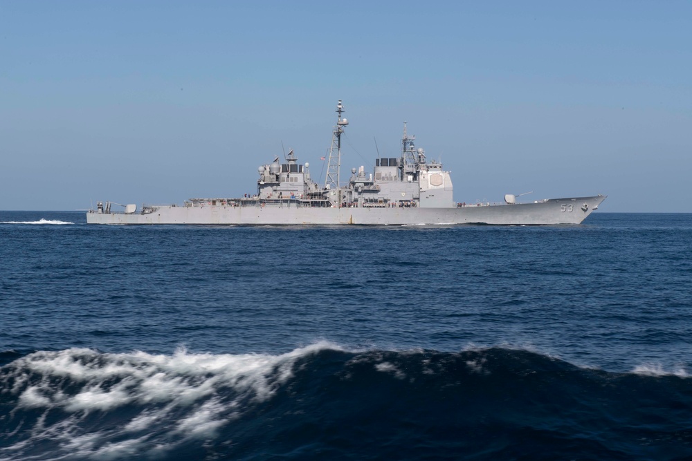 The guided-missile cruiser USS Mobile Bay (CG 53) cuts through the North Arabian Sea