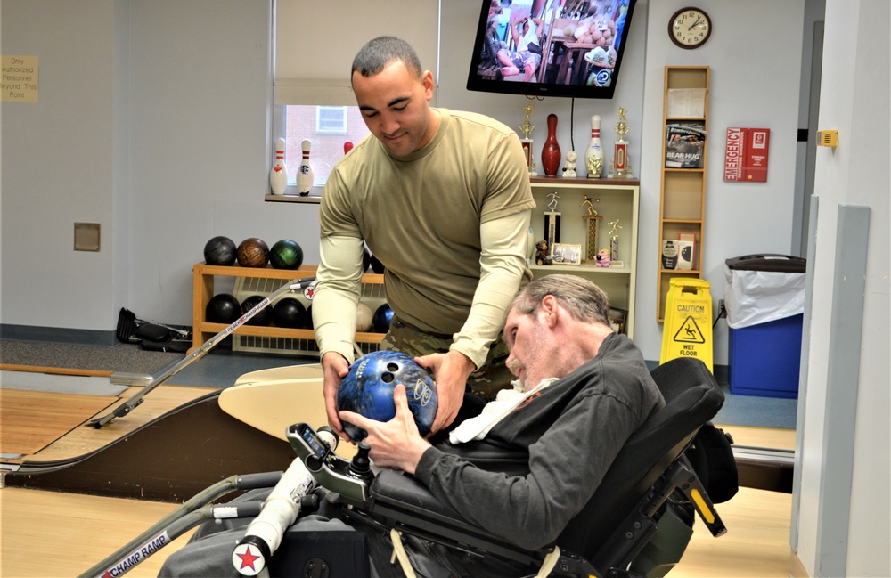 Fort McCoy NCO Academy students visit veterans at Tomah VA Medical Center