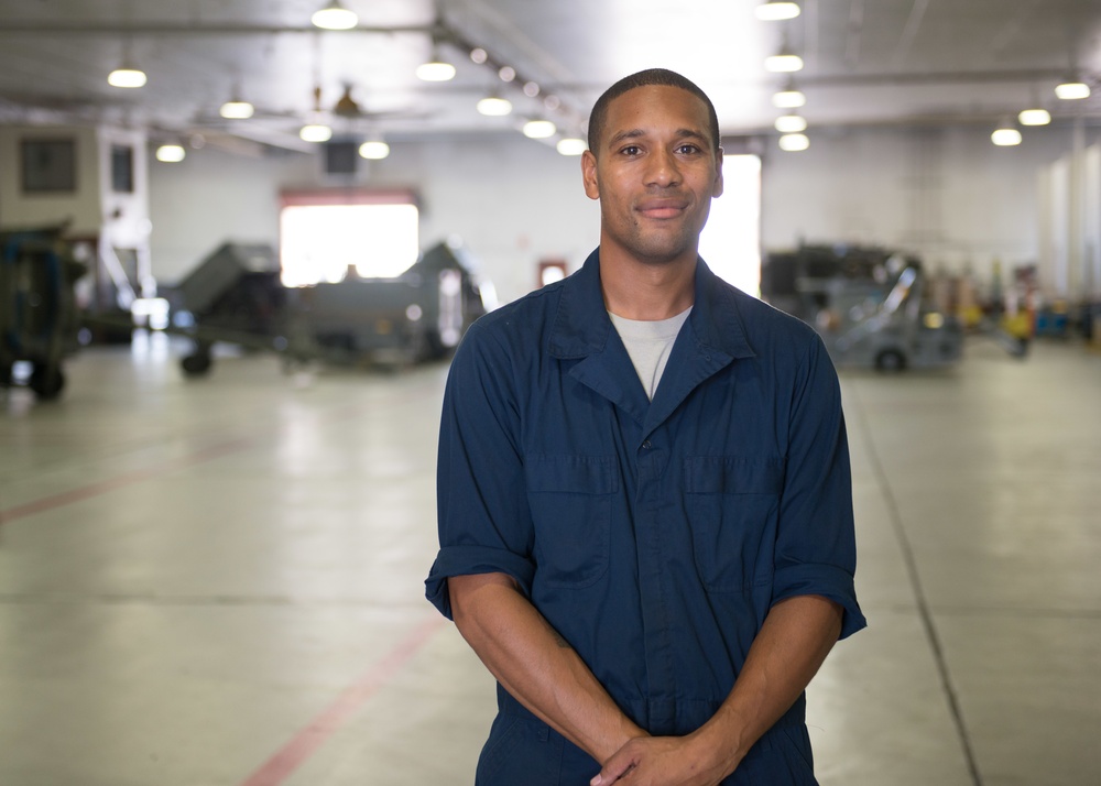 Airmen assigned to the 192nd Fighter Wing recover F-22 fighter jets