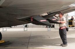 Airmen assigned to the 192nd Fighter Wing recover F-22 fighter jets