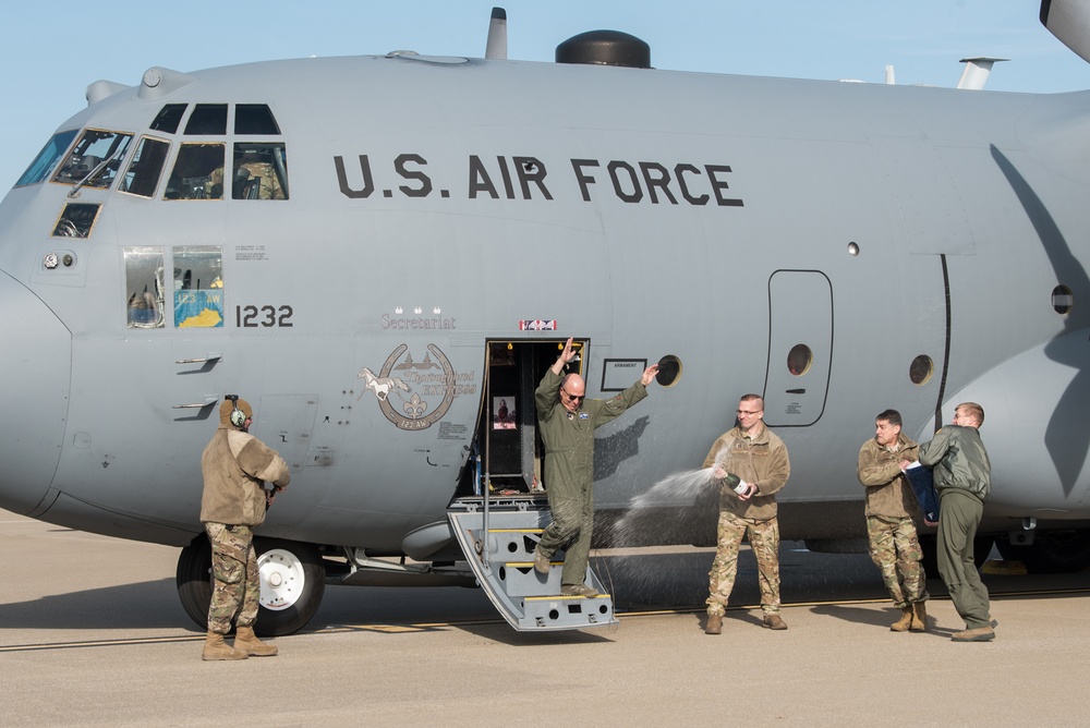 DVIDS - Images - Col. Ken Dale completes his final flight at Ky. Air ...