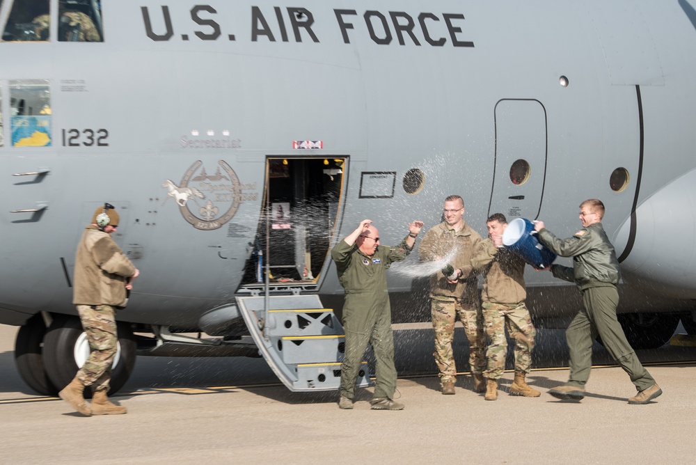 Col. Ken Dale completes his final flight at Ky. Air Guard