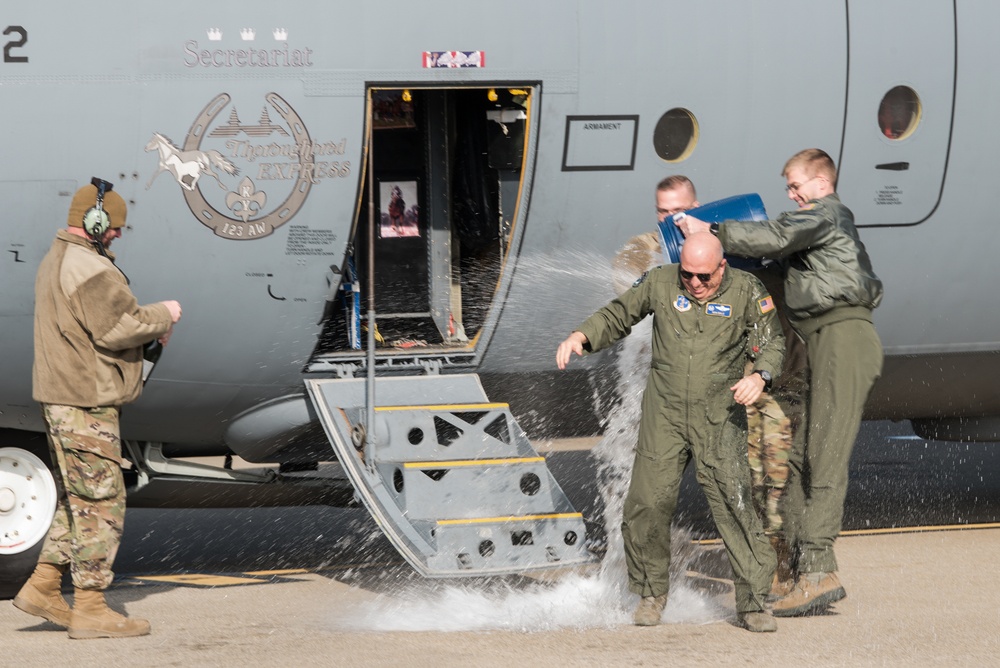 Col. Ken Dale completes his final flight at Ky. Air Guard